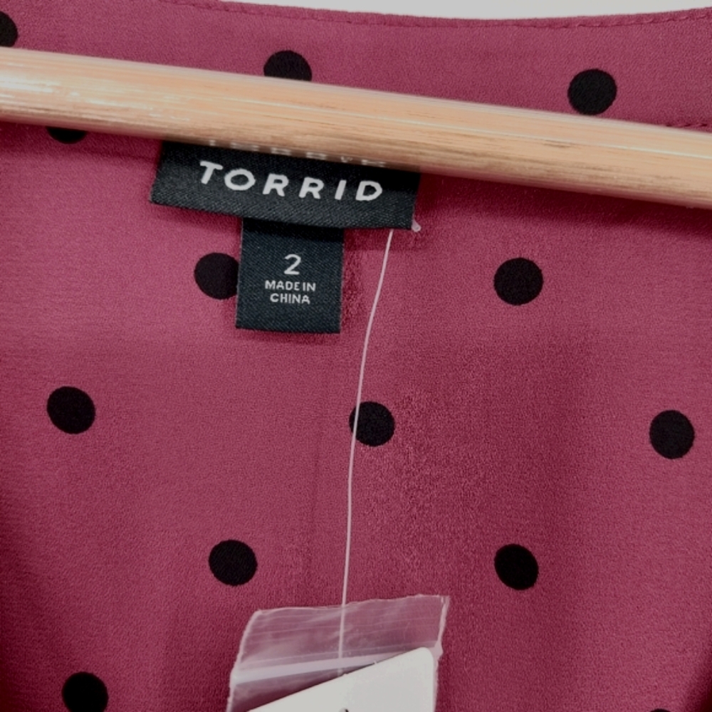 Torrid Polka Dot V-Neck 3/4 Sleeve Blouse - Picture 9 of 10